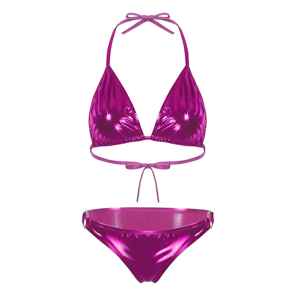 Ensemble de bikini vert brillant, haut triangle à fines bretelles nouées autour du cou et dans le dos, culotte de bain échancrée avec boucle latérale.
