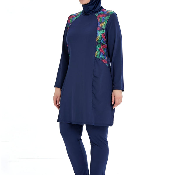 Maillot de bain intégral bleu marine avec motifs floraux colorés sur les épaules, manches longues et pantalon assorti, offrant une couverture complète pour les femmes musulmanes. Mode plage modeste.