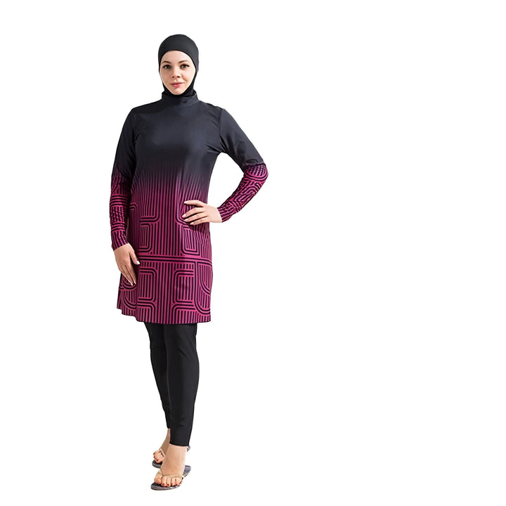 Femme portant un burkini noir et rose à manches longues avec un hijab noir. Vêtement de bain modeste pour femmes musulmanes. Burkini tendance et élégant.