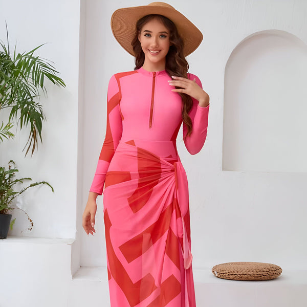 Femme portant un body rose et une longue jupe transparente rose avec des motifs géométriques rouges. Style moderne et tendance.