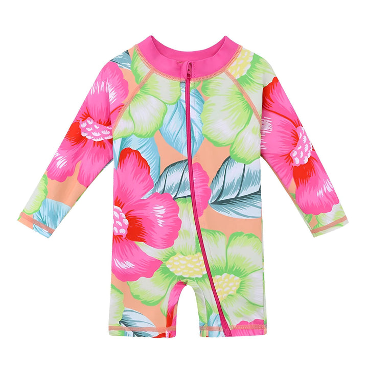 Gros plan d'un maillot de bain floral rose et vert pour enfant avec fermeture éclair rose ouverte.