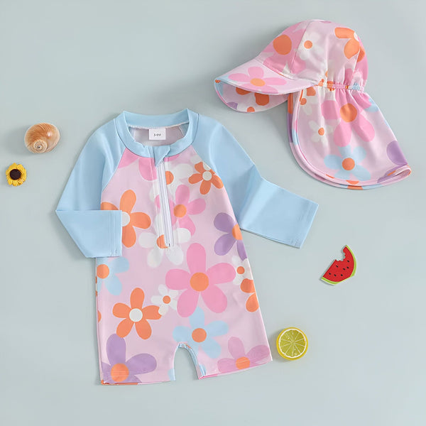 Combinaison de bain pour bébé 3-6 mois avec imprimé floral rose et orange et manches bleues, vue rapprochée.