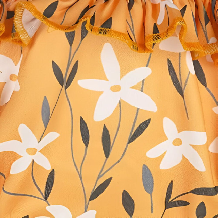 Couche de bain réutilisable rose imprimée de feuilles blanches, marque Happy Flute visible. Volants à la taille. Couche lavable pour bébé, idéale pour la piscine ou la plage.