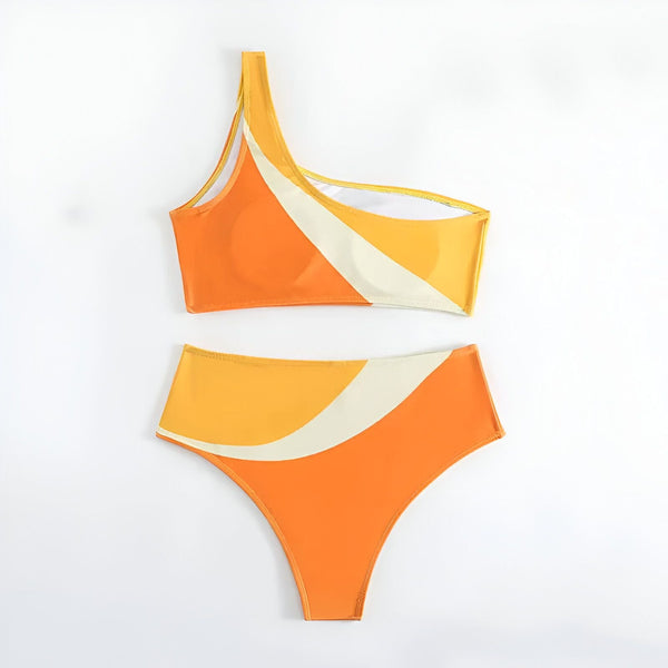 Détail d'un haut de bikini une pièce avec des motifs colorés orange, jaune et blanc. Couture visible. Mode estivale, vêtements de plage.