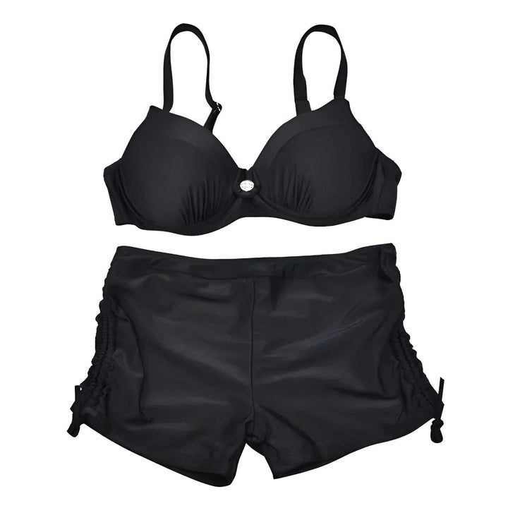 Ensemble de maillot de bain deux pièces noir. Soutien-gorge avec armatures et culotte shorty à cordons latéraux. Idéal pour la plage ou la piscine.