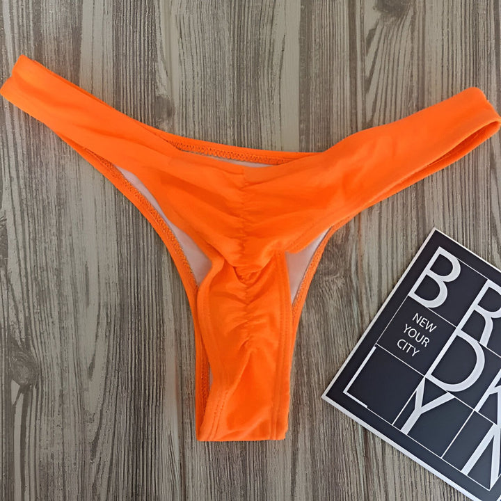 Maillot de bain femme string plissé : confort & style
