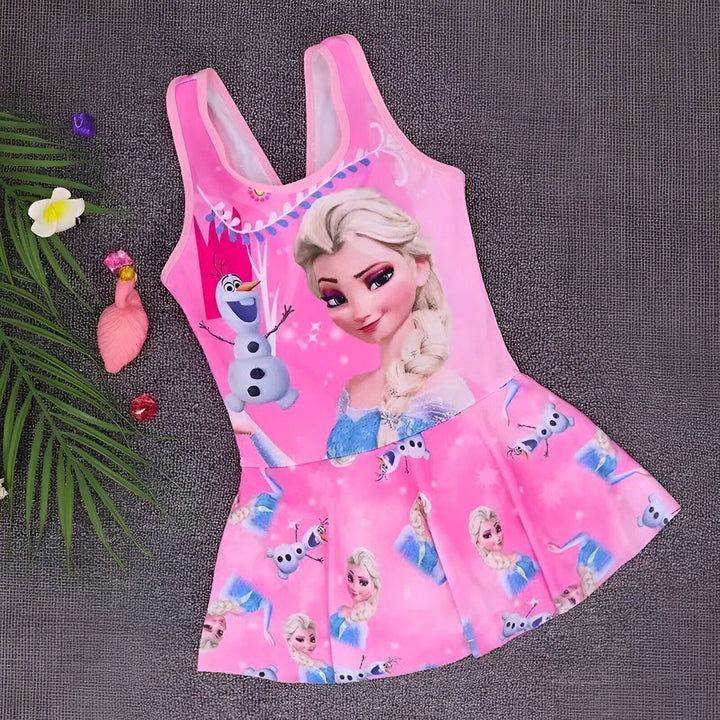 Maillot de bain bleu pour fille avec motif La Reine des Neiges, mettant en vedette Elsa et Olaf. Idéal pour la plage ou la piscine. Vêtement enfant tendance.