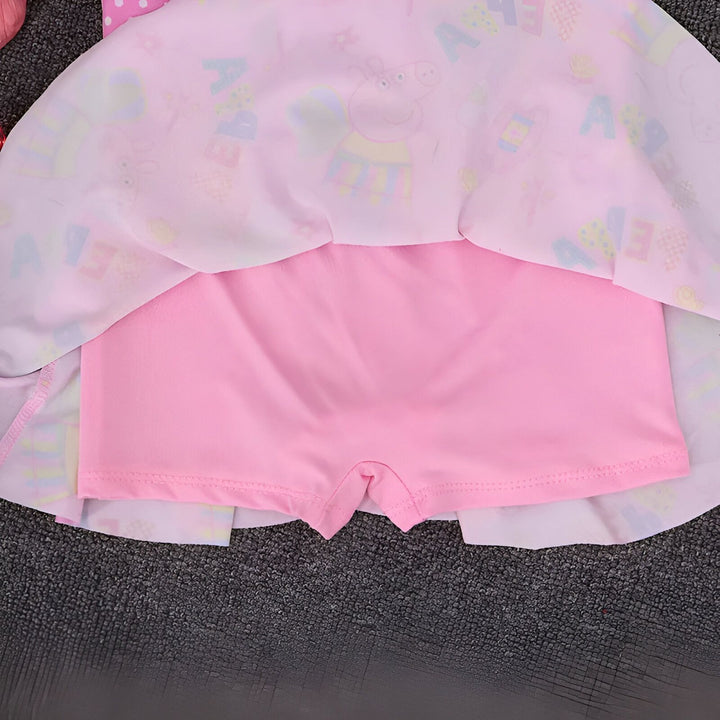 Maillot de bain rose pour fille, imprimé avec Elsa et Olaf de La Reine des Neiges. Décoré avec des fleurs et une miniature de banc.