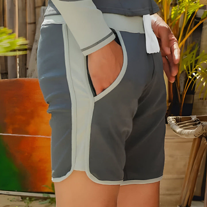 Pantalon de sport bleu marine pour femmes, vu de face et de dos, sur fond blanc. Vêtement d'entraînement confortable et extensible.