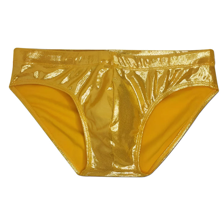 Homme torse nu, peau bronzée, portant un slip de bain bleu turquoise brillant. Tatouages sur les bras et le torse. Muscles abdominaux visibles.