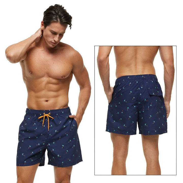 Short de bain bleu marine à motif de palmiers orange et bleus, cordon orange à la taille, parfait pour la plage.