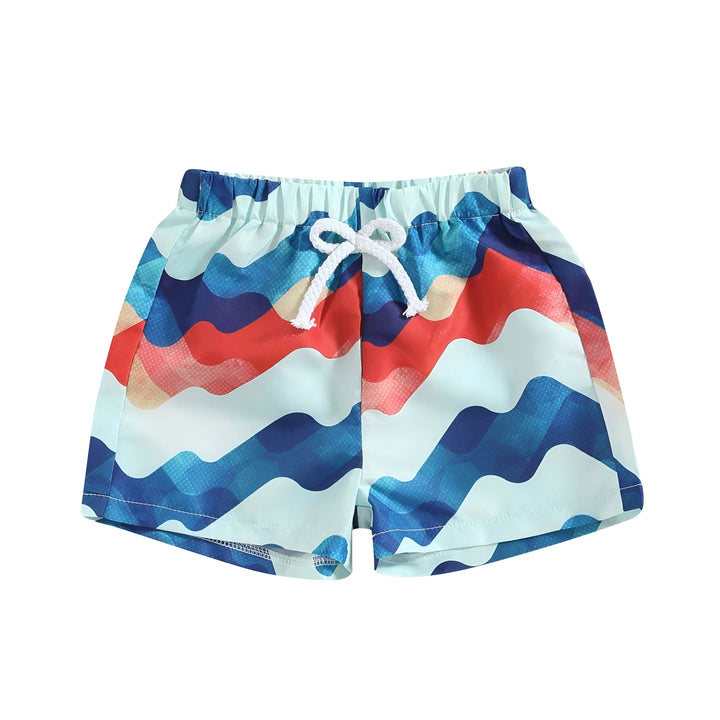 Short de bain pour enfant avec motif vague bleue, rouge et blanche. Palmier, coquillages et bouée de sauvetage en arrière-plan. Vêtements d'été pour garçon.