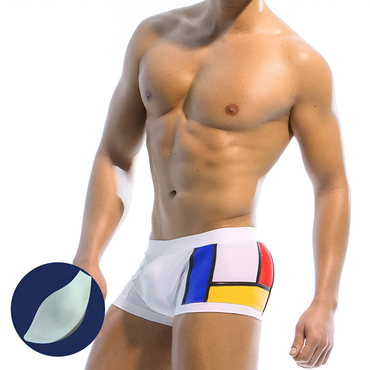 Boxer de bain blanc avec accents jaune et bleu. Cordon de serrage à la taille. Style moderne et confortable.